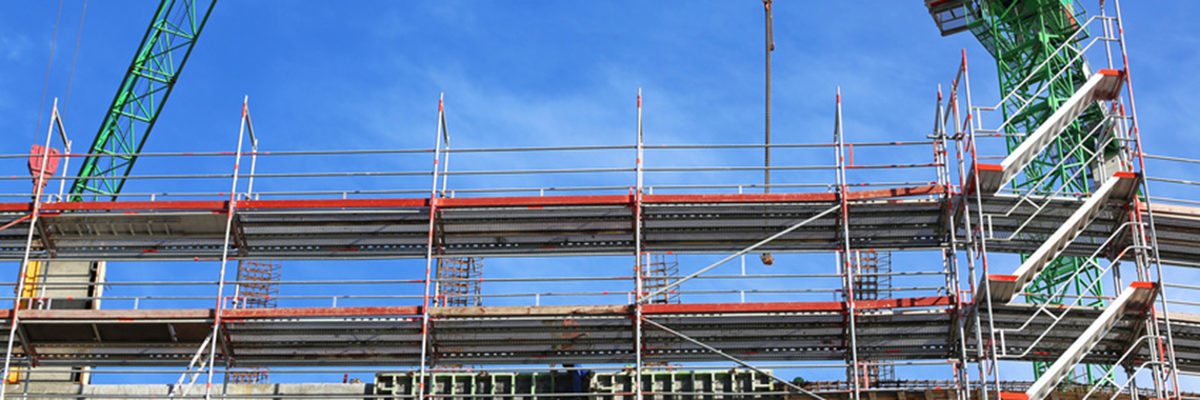 baustelle, neubau, baukran, baukrne, grne, grner, bauwerk, geschftshaus, brohaus, betonbau, verschalung, beton, fassade, gerst, baugerst, treppe, gersttreppe, bau, gerstbau, fassadengerst, stahl, aluminium, alu, alutreppe, haus, gebude, podest-treppe, podesttreppe, leiter, treppengerst, treppenturm, himmel, betonverschalung, krankabine, kette