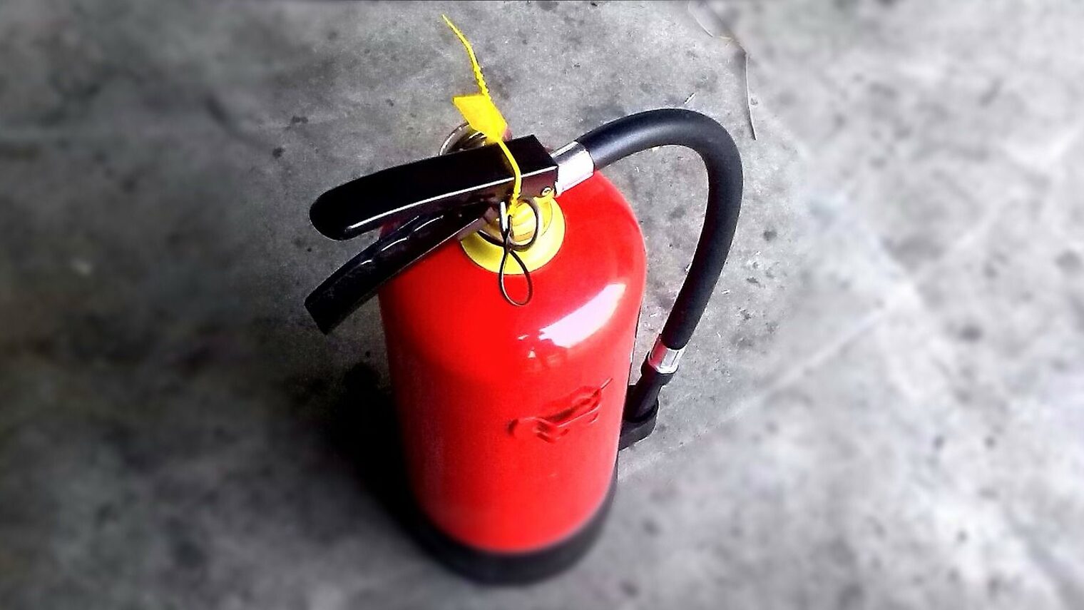 Feuerlöscher Boden Brandschutz