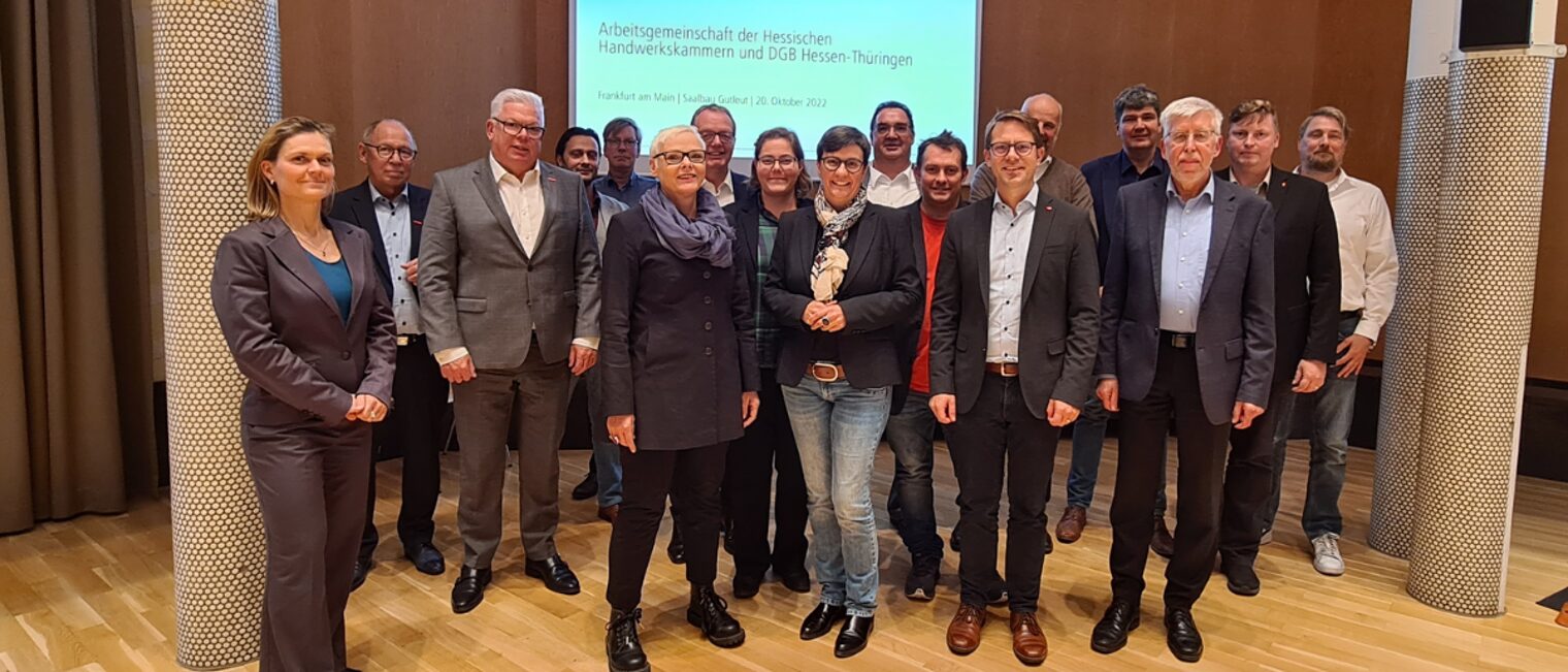 Gruppenbild Gespräch ARGE und DGB