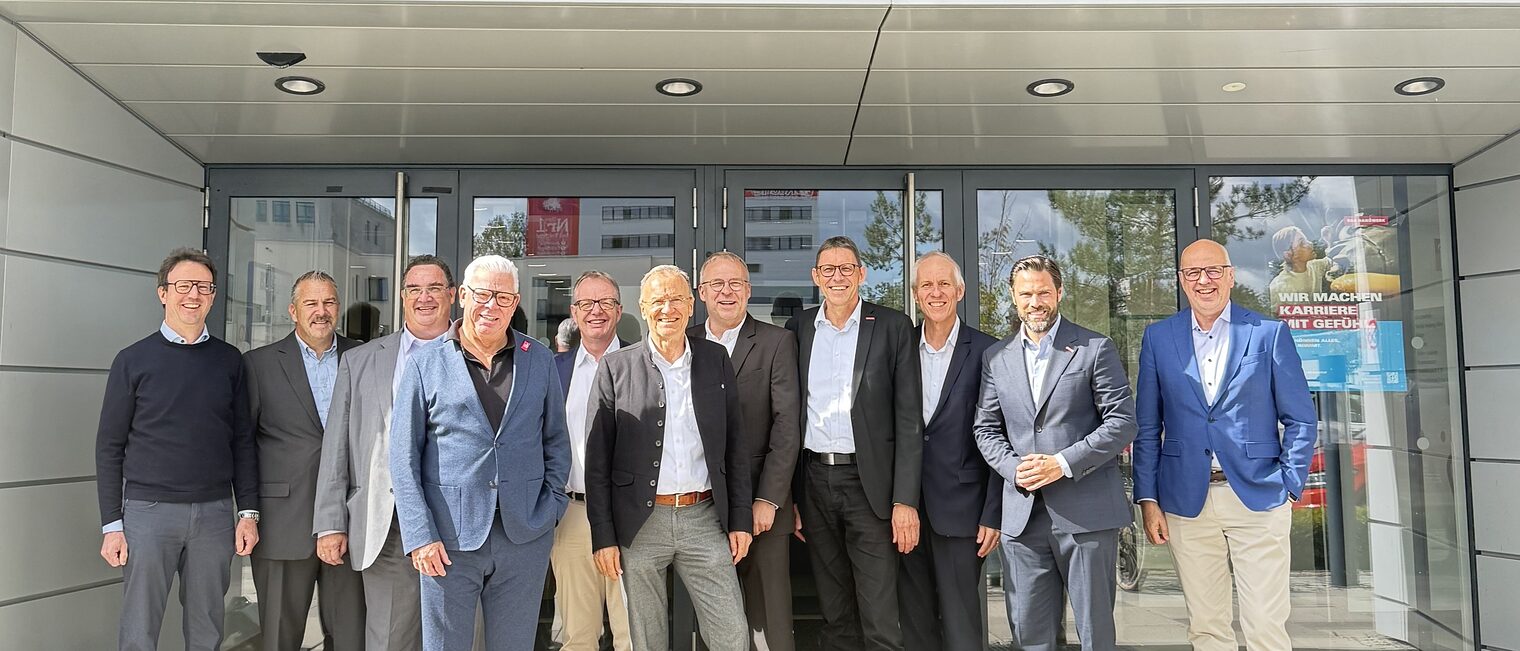 V. l.: Dr. Christoph Schetter, Andreas Brieske, Dr. Christoph Gelking, Rolph Limbacher, Dr. Christof Riess, Frank Dittmar, Kai Emmeluth, Jürgen Müller, Rainer von Borstel, Pierre Schlosser und Stefan Füll.