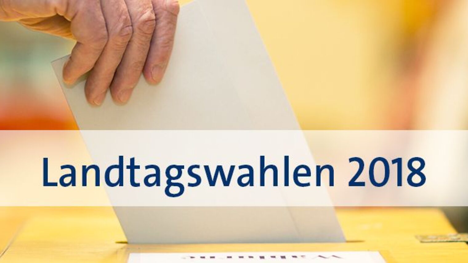 wahlzettel, wahlkreis, wahlergebnis, wahlen, wahlberechtigung, urne, stimmlokal, stimmabgabe, parlament, neuwahlen, landtagswahlen, landtagswahl, landtag, kommunalwahlen, kommunal, hand, geheimhaltung, europawahl, demokratie, bundestagswahl, abstimmung, stimmzettel, regierung, politik, wahl, wählerstimme, volksabstimmung, abstimmen, stimmrecht, wahllokal, wählen, wahlurne, Pressefreiheit, Freiheit, Männerhand, Umschlag, Zettel