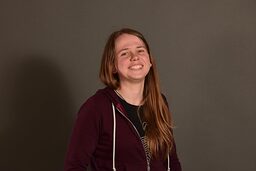 Portraitfoto Fee Guber Preistr&auml;gerin M&ouml;bel und Skulpturen 